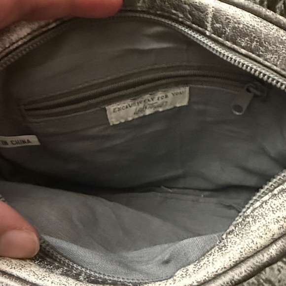 Vintage Lord & Taylor leather gold chain quilted purse. - Picture 7 of 9